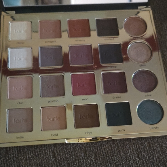 Tarte Tarteist PRO Palette with Gold and Black Design - Picture 2 of 3